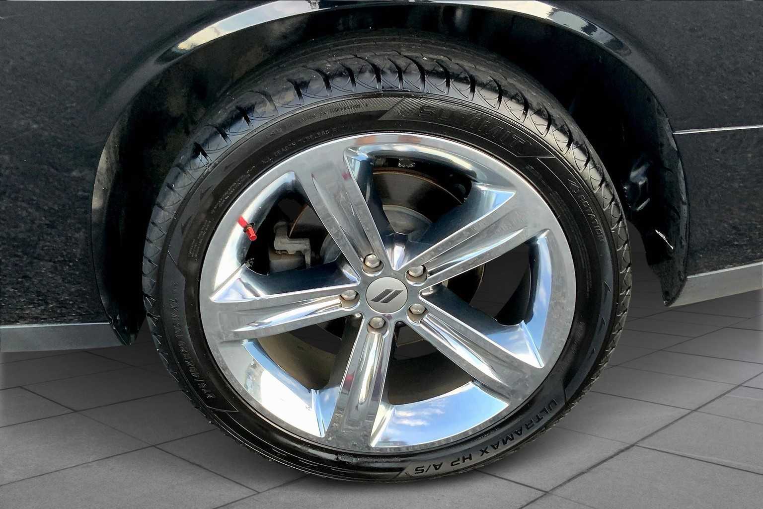 2017 Dodge Challenger R/T photo 9
