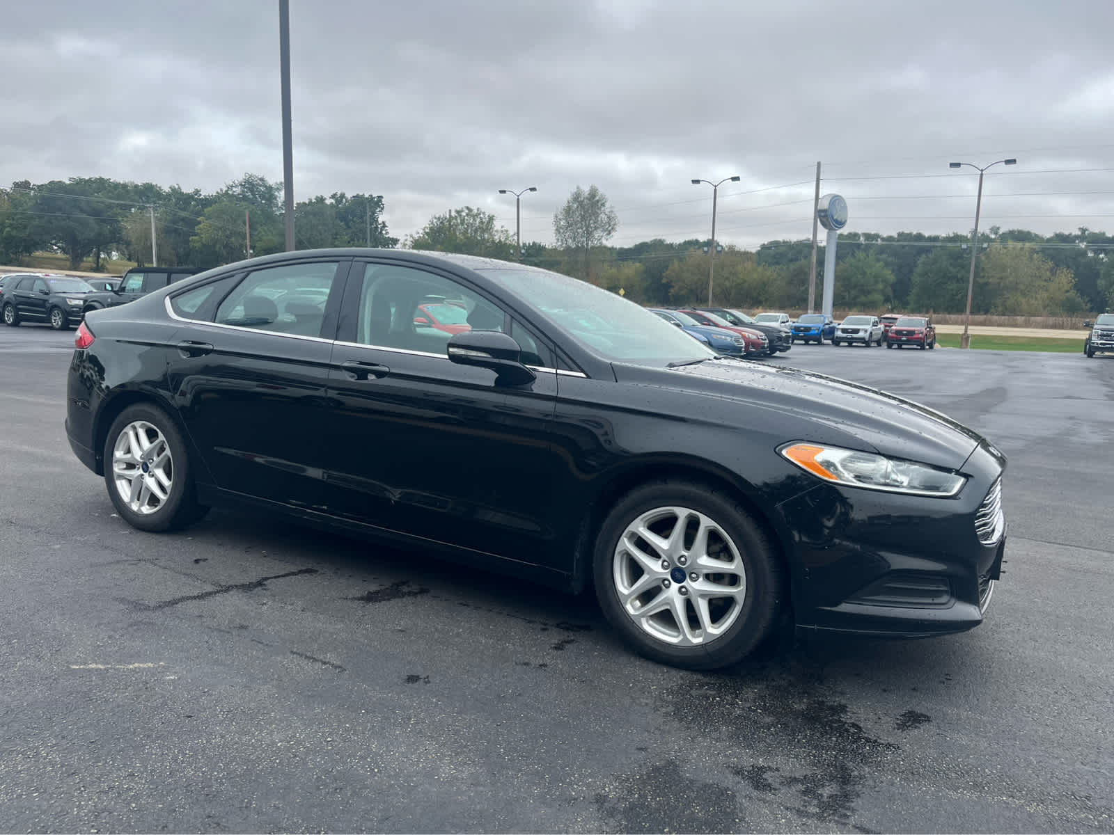 2016 Ford Fusion SE photo 2