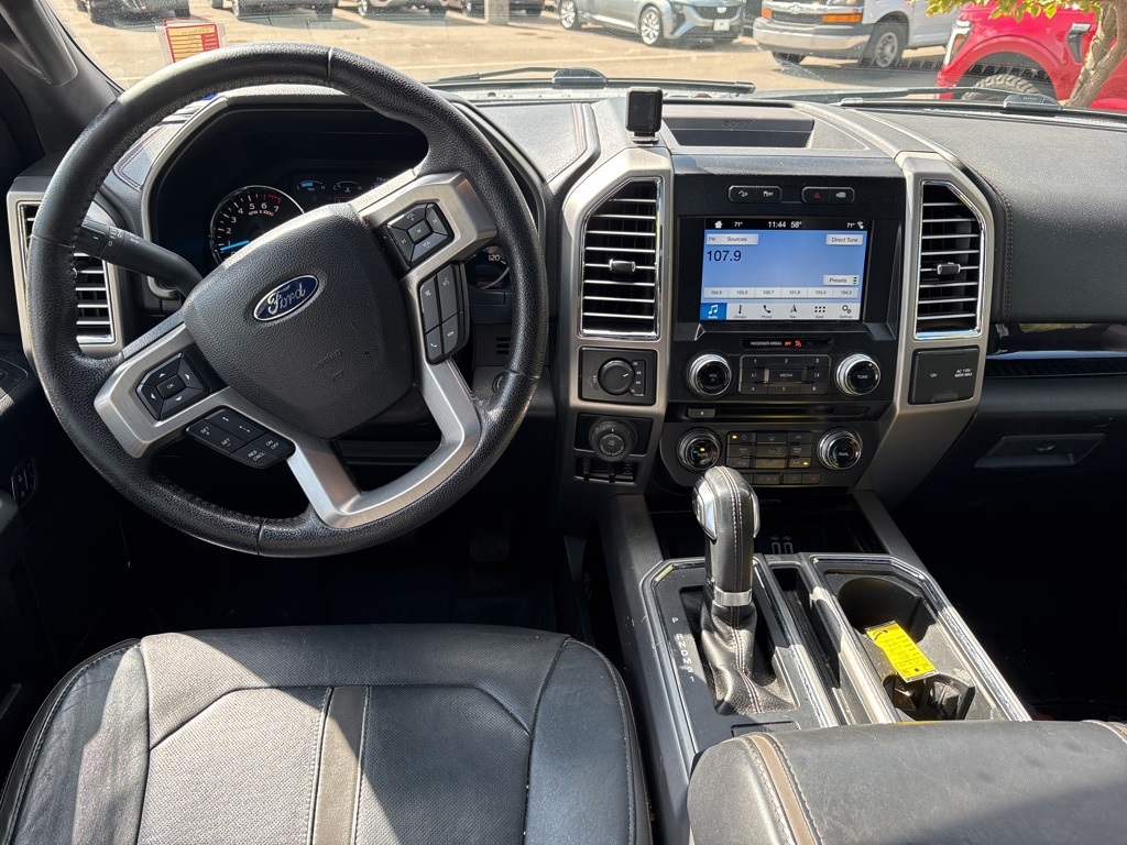 2016 Ford F-150 Platinum photo 13