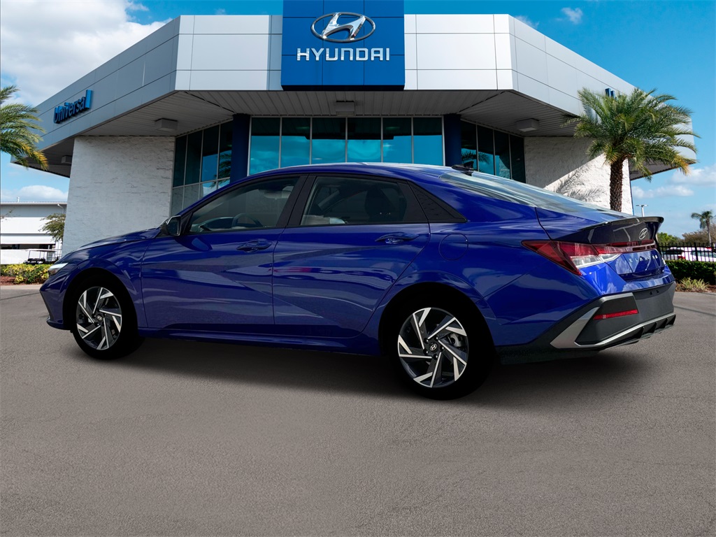 2025 Hyundai Elantra SEL Sport photo 3