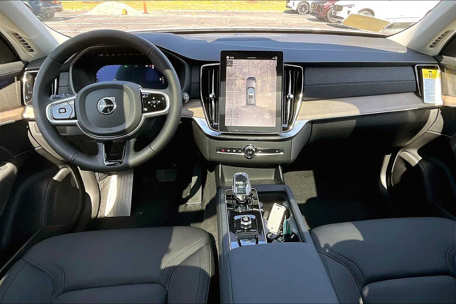 2026 Volvo XC90 Plus photo 2