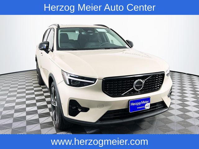 2025 Volvo XC40