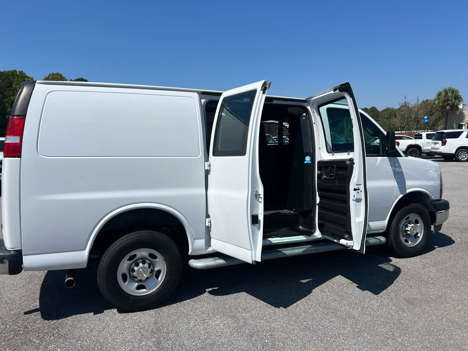 2023 Chevrolet Express Cargo 2500 photo 6