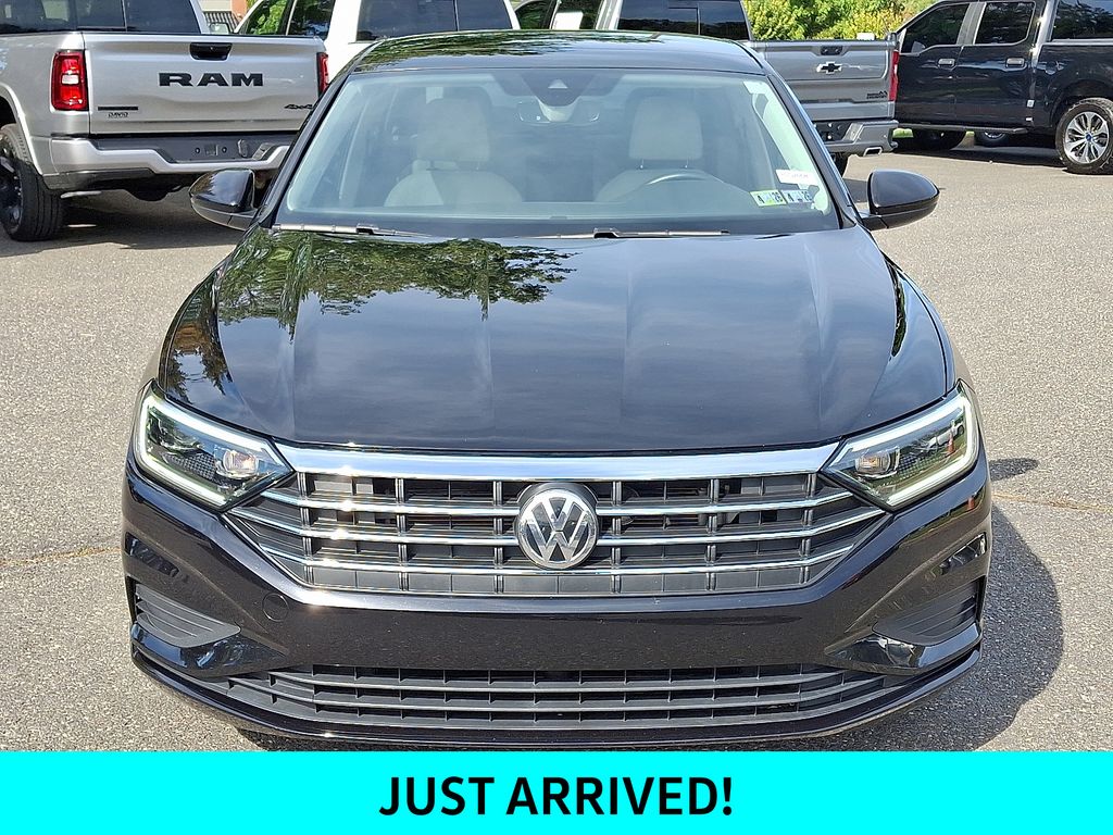 2021 Volkswagen Jetta SEL photo 2
