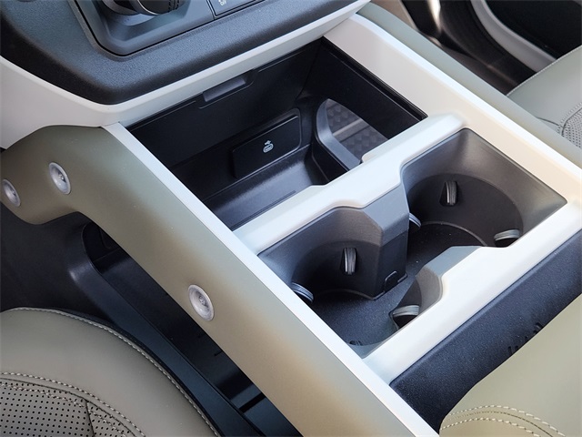 2025 Land Rover Defender 110 X-Dynamic SE photo 11