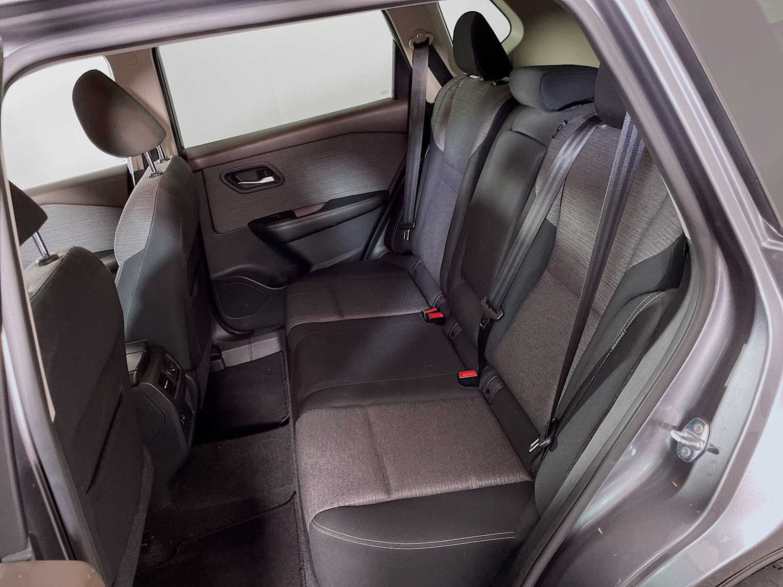 2021 Nissan Rogue SV photo 21