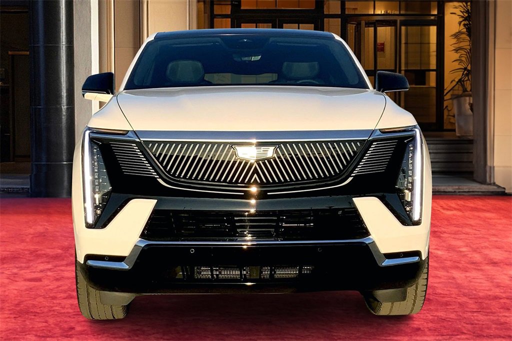 2025 Cadillac Escalade IQ Luxury photo 2