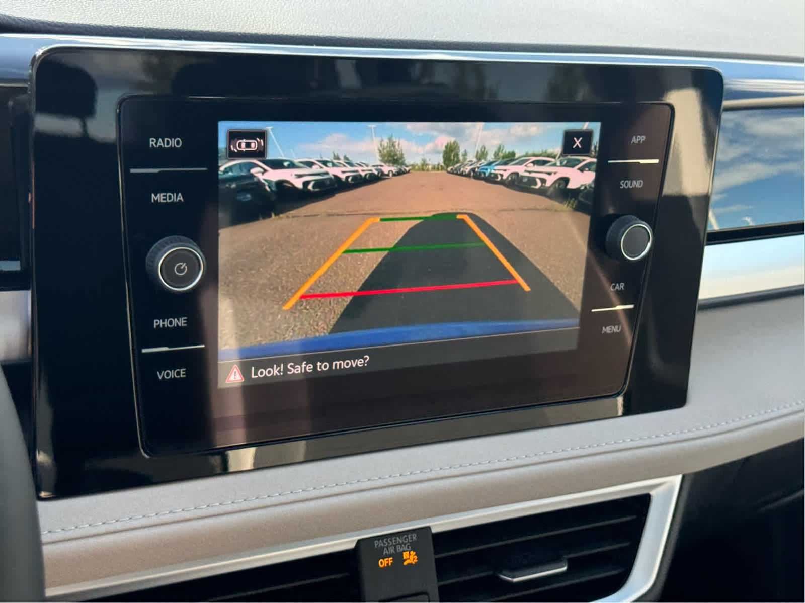 2025 Volkswagen Taos SE photo 17