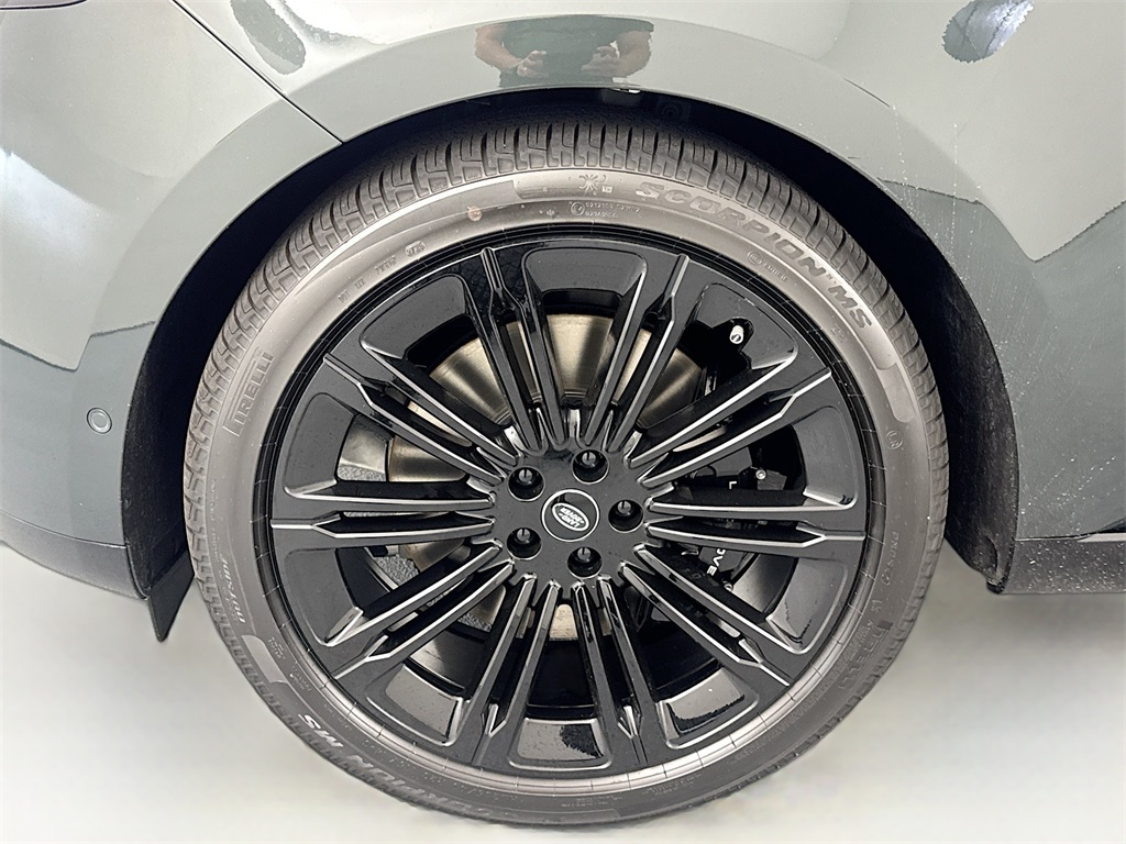2025 Land Rover Range Rover SE photo 25