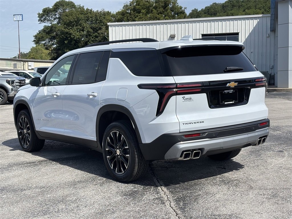 2026 Chevrolet Traverse photo 4