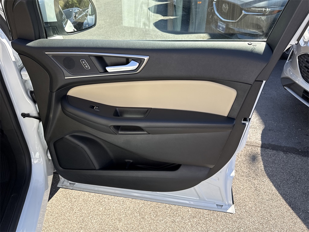 2022 Ford Edge SEL photo 38