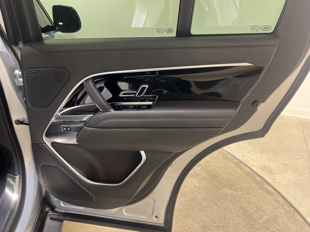 2023 Land Rover Range Rover SE photo 24