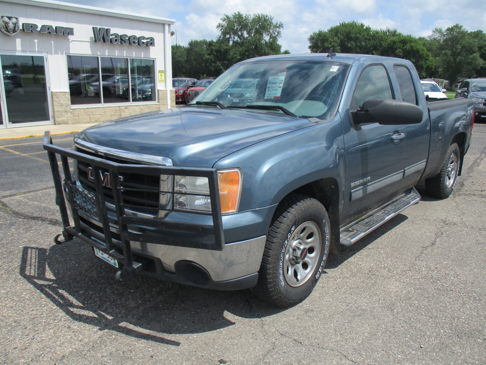 Used 2011 GMC Sierra 1500 SLE with VIN 1GTR2VEA1BZ175470 for sale in Waseca, Minnesota