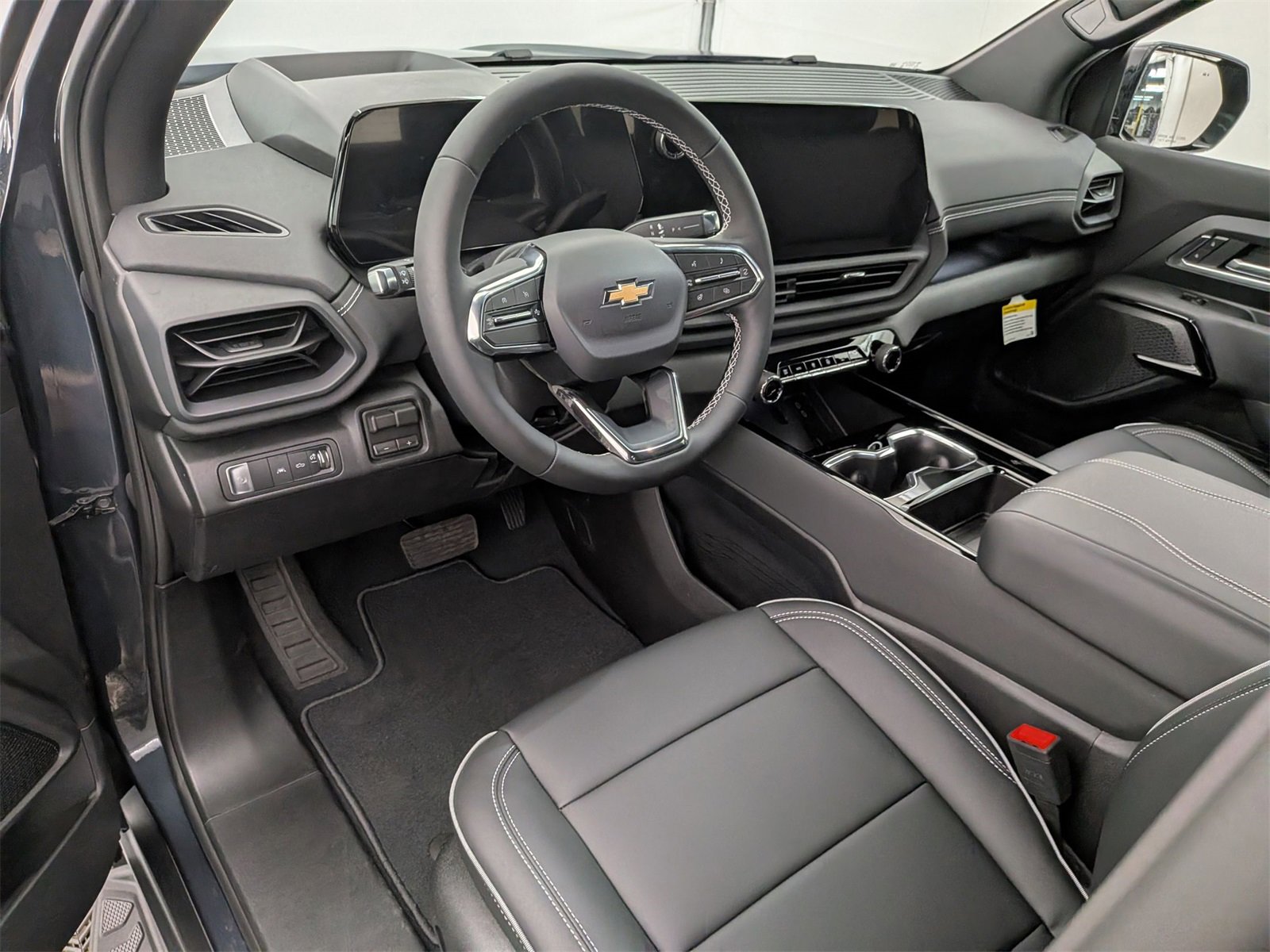 2026 Chevrolet Silverado photo 2