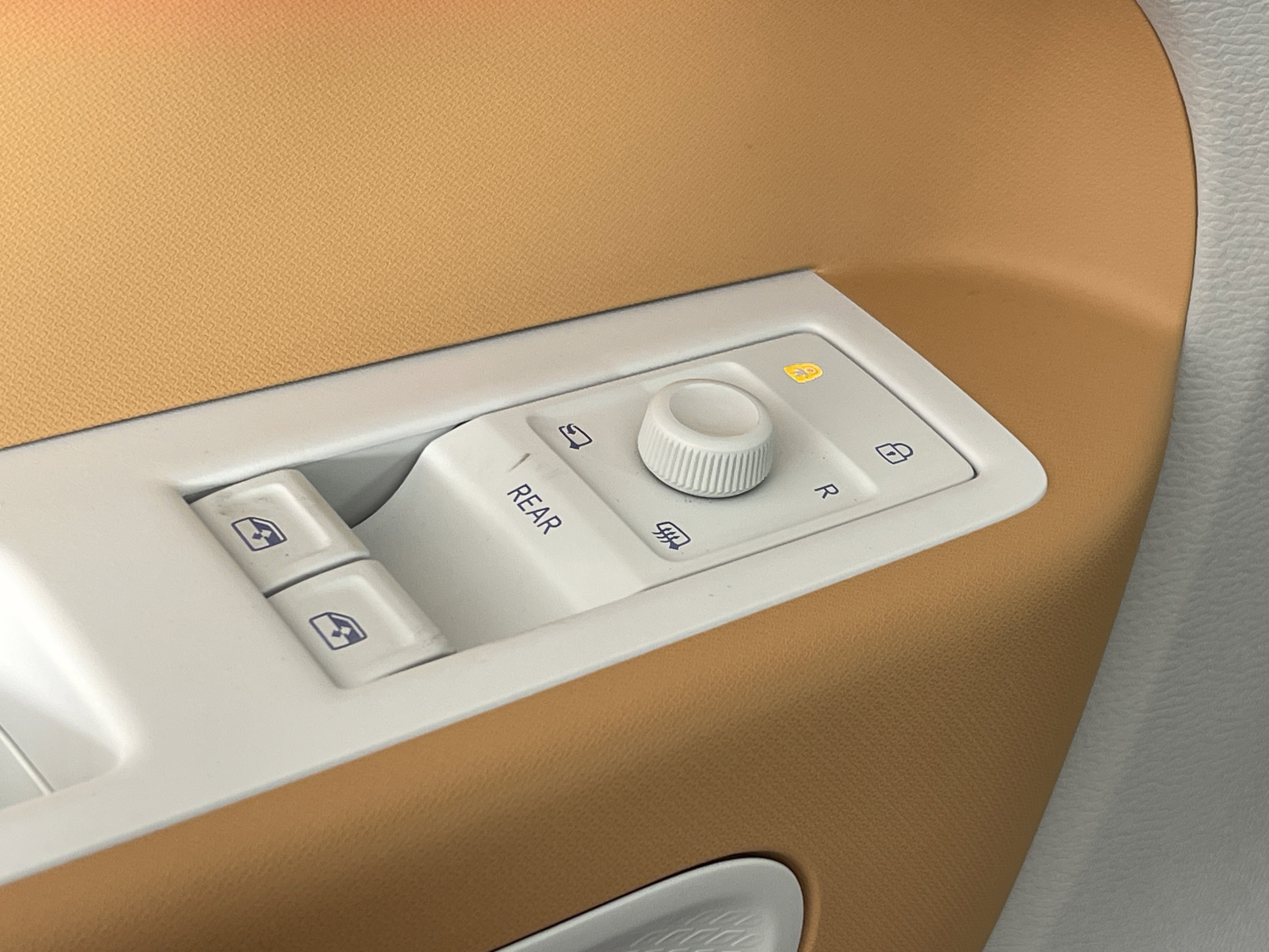 2025 Volkswagen ID. Buzz Pro Plus photo 4
