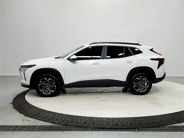2025 Chevrolet Trax LT photo 4