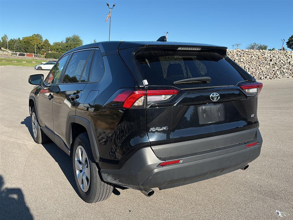2024 Toyota RAV4 LE photo 4