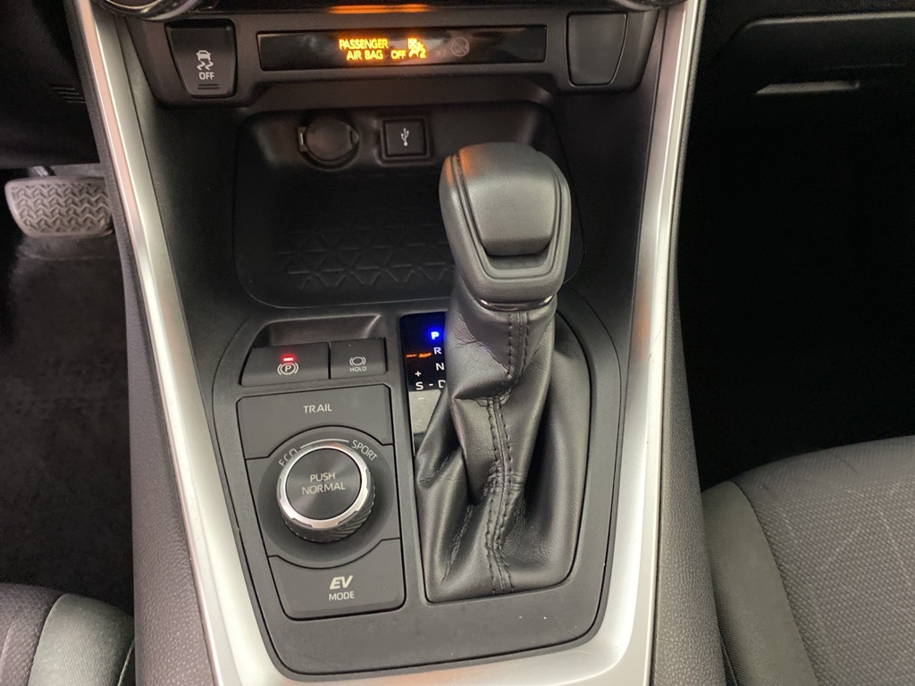 2020 Toyota RAV4 Hybrid XLE photo 9