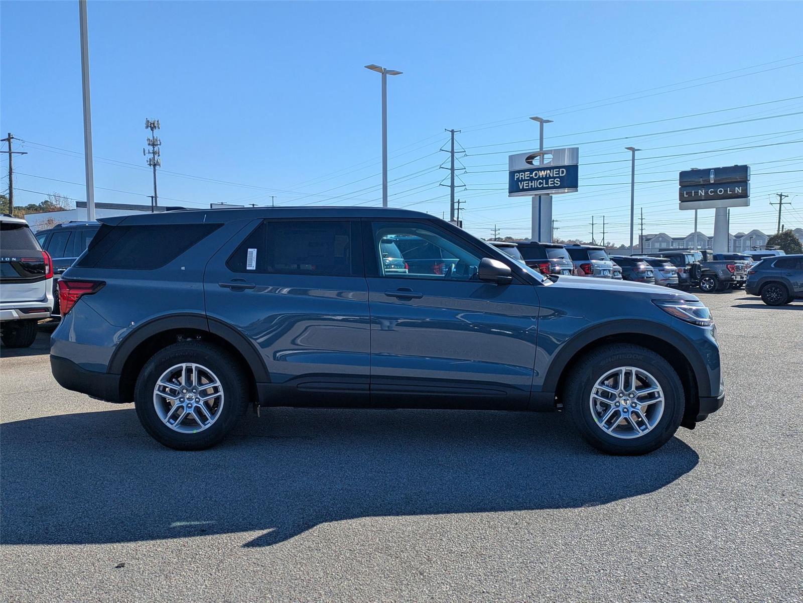 2026 Ford Explorer photo 3