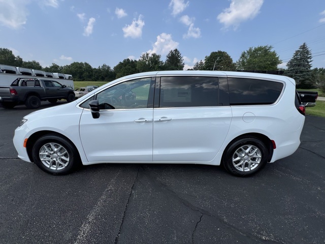2026 Chrysler Pacifica photo 21