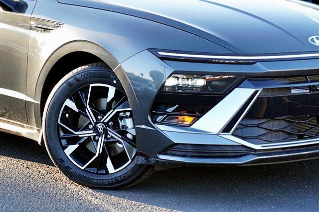2025 Hyundai Sonata SEL photo 3
