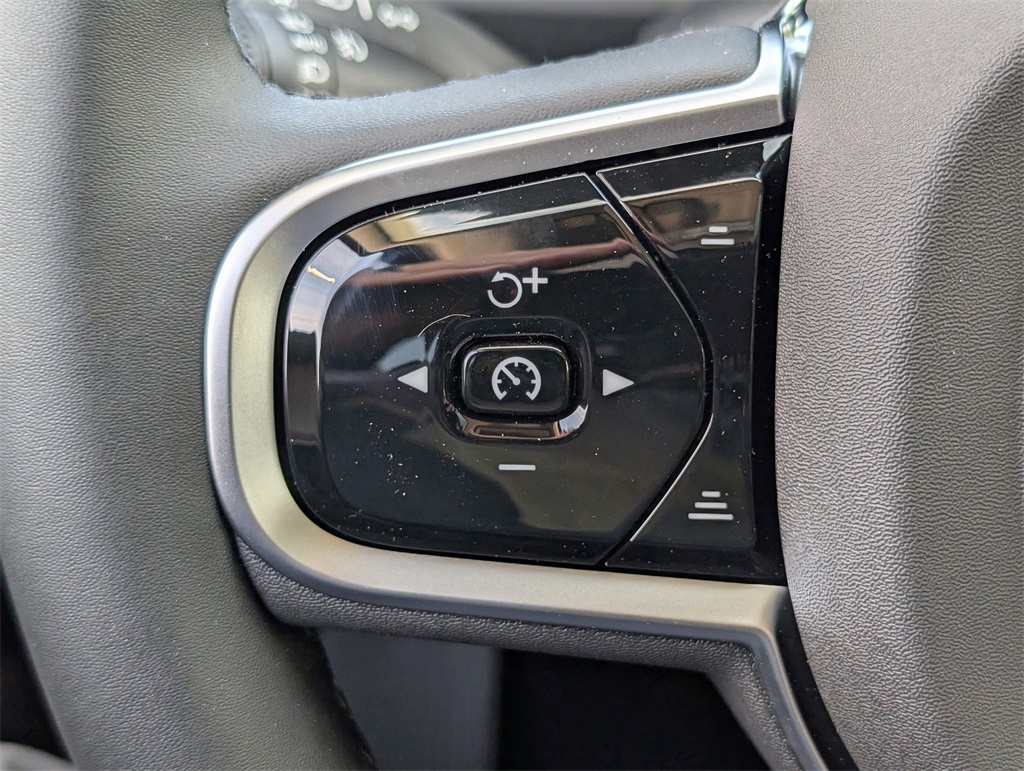 2025 Volvo XC90 T8 Plus photo 18