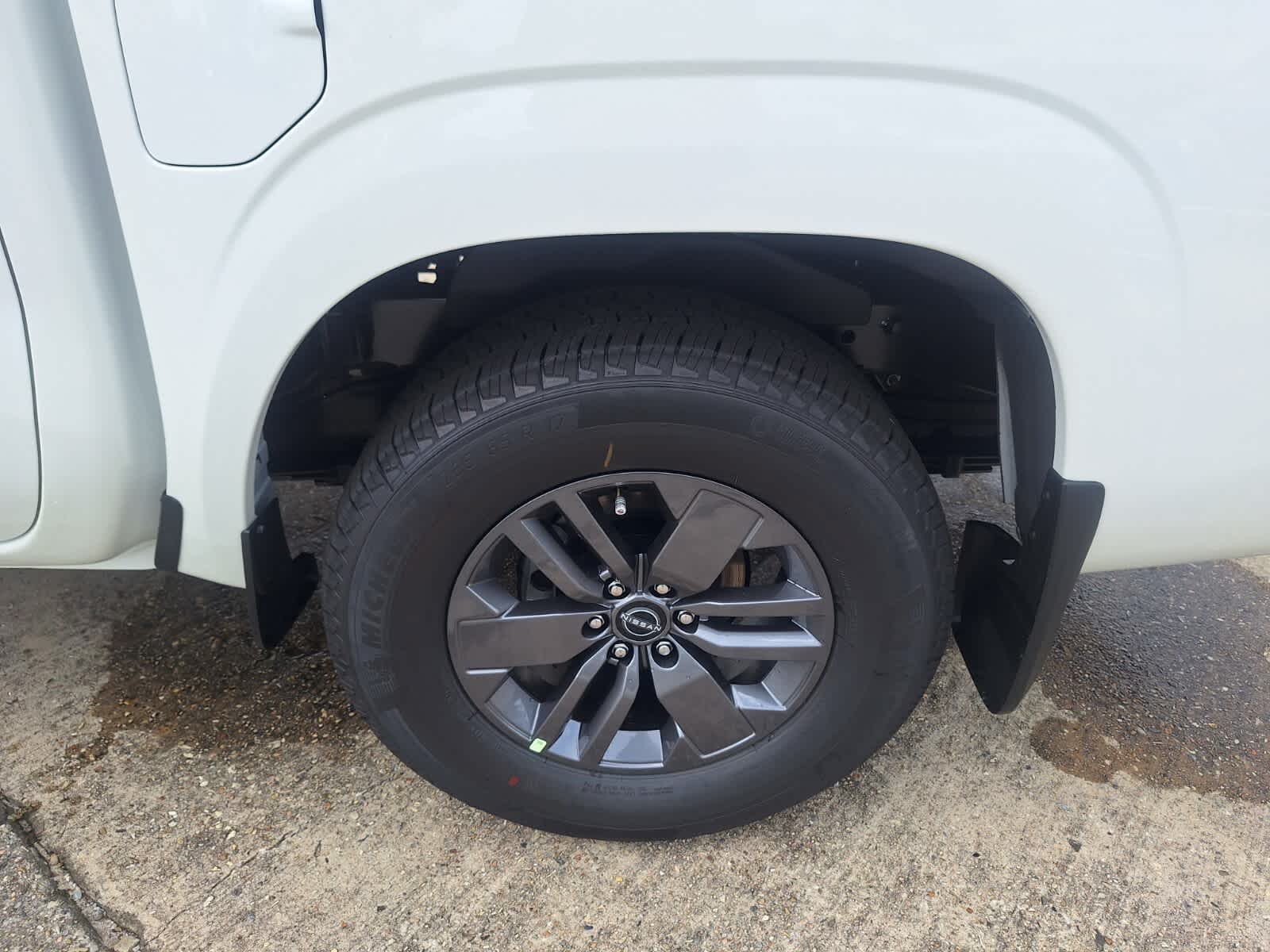 2025 Nissan Frontier SV photo 21