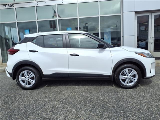 2025 Nissan Kicks Play S photo 3