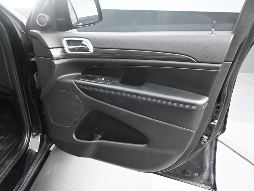 2021 Jeep Grand Cherokee Laredo X photo 4