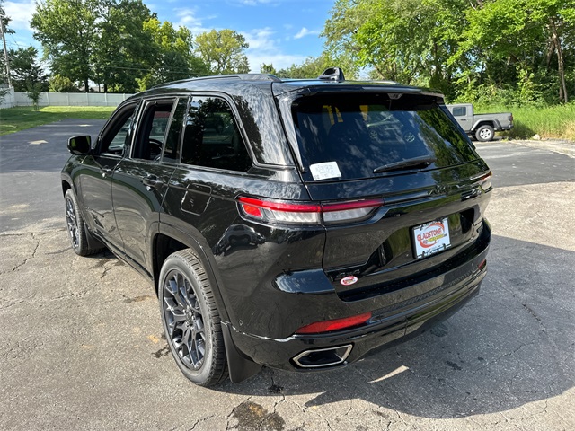 2025 Jeep Grand Cherokee Summit photo 8