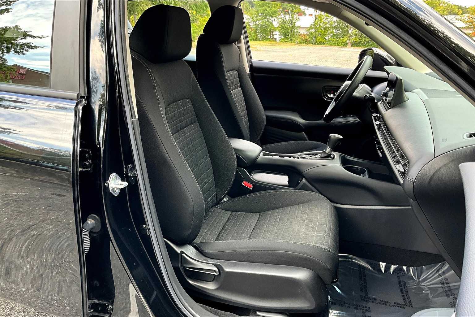 2023 Honda HR-V LX photo 8