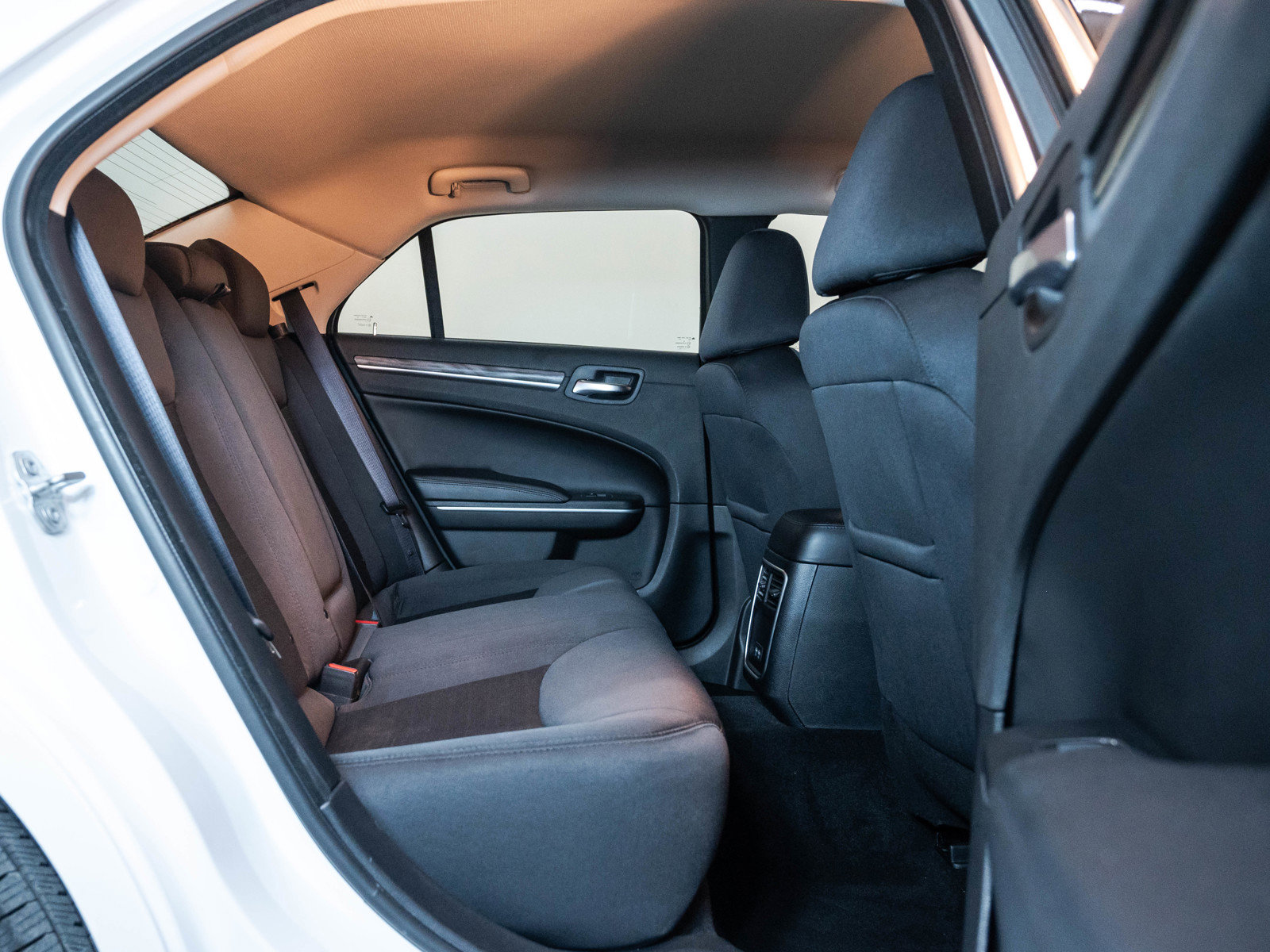 2021 Chrysler 300 Touring photo 2