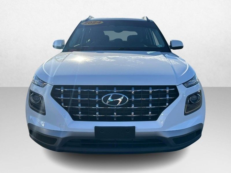 2024 Hyundai Venue SEL photo 8