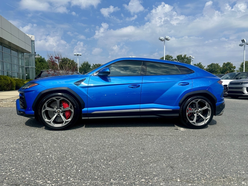 2019 Lamborghini Urus Base photo 5