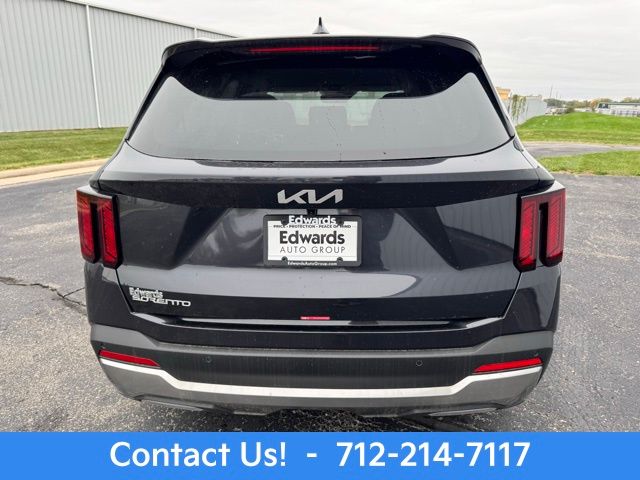 2025 Kia Sorento S photo 4