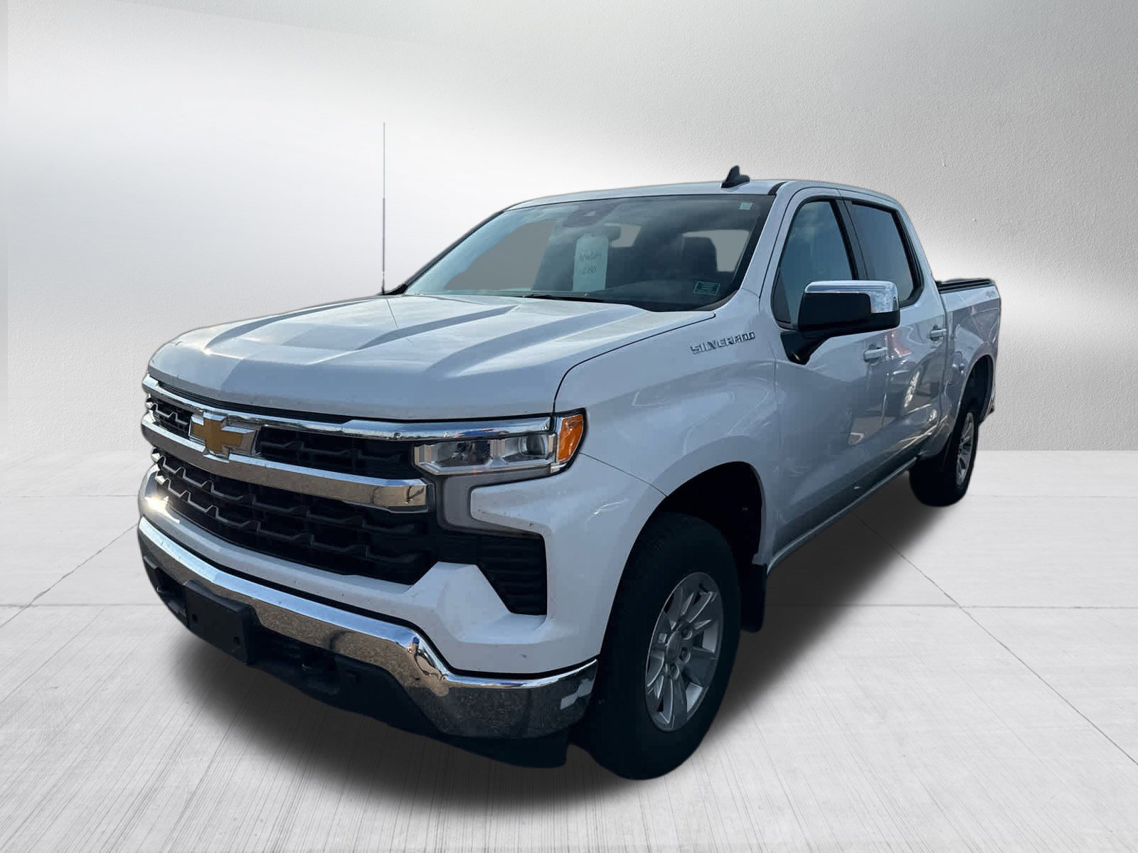 2023 Chevrolet Silverado LT photo 3