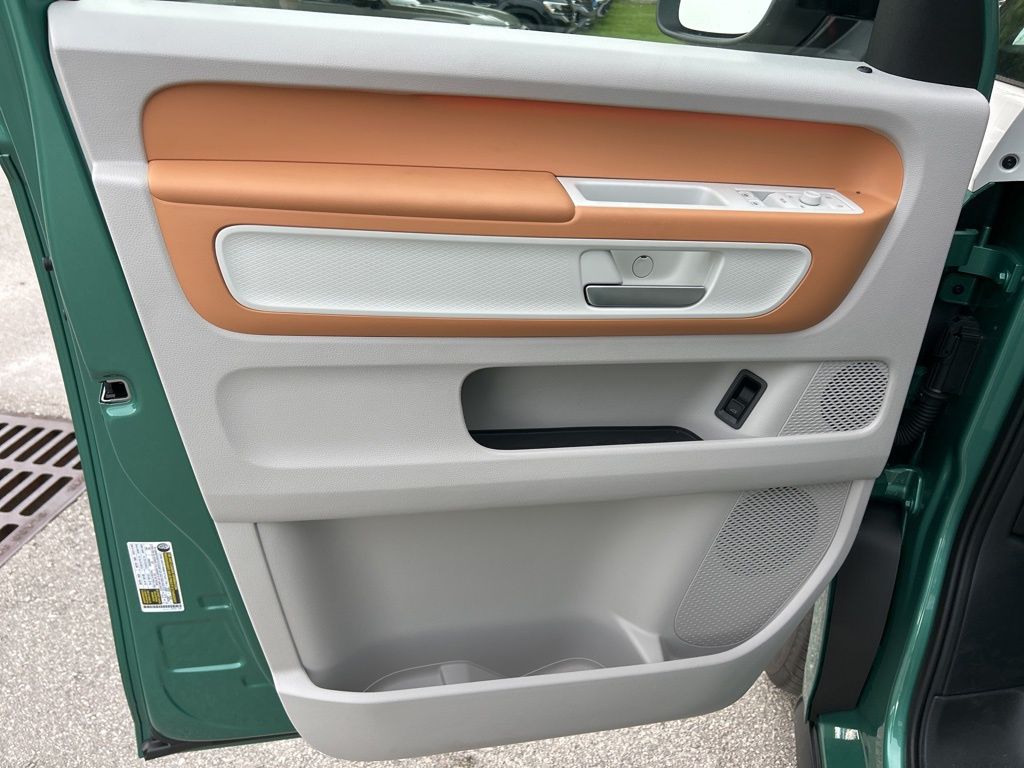 2025 Volkswagen ID. Buzz Pro Plus photo 11
