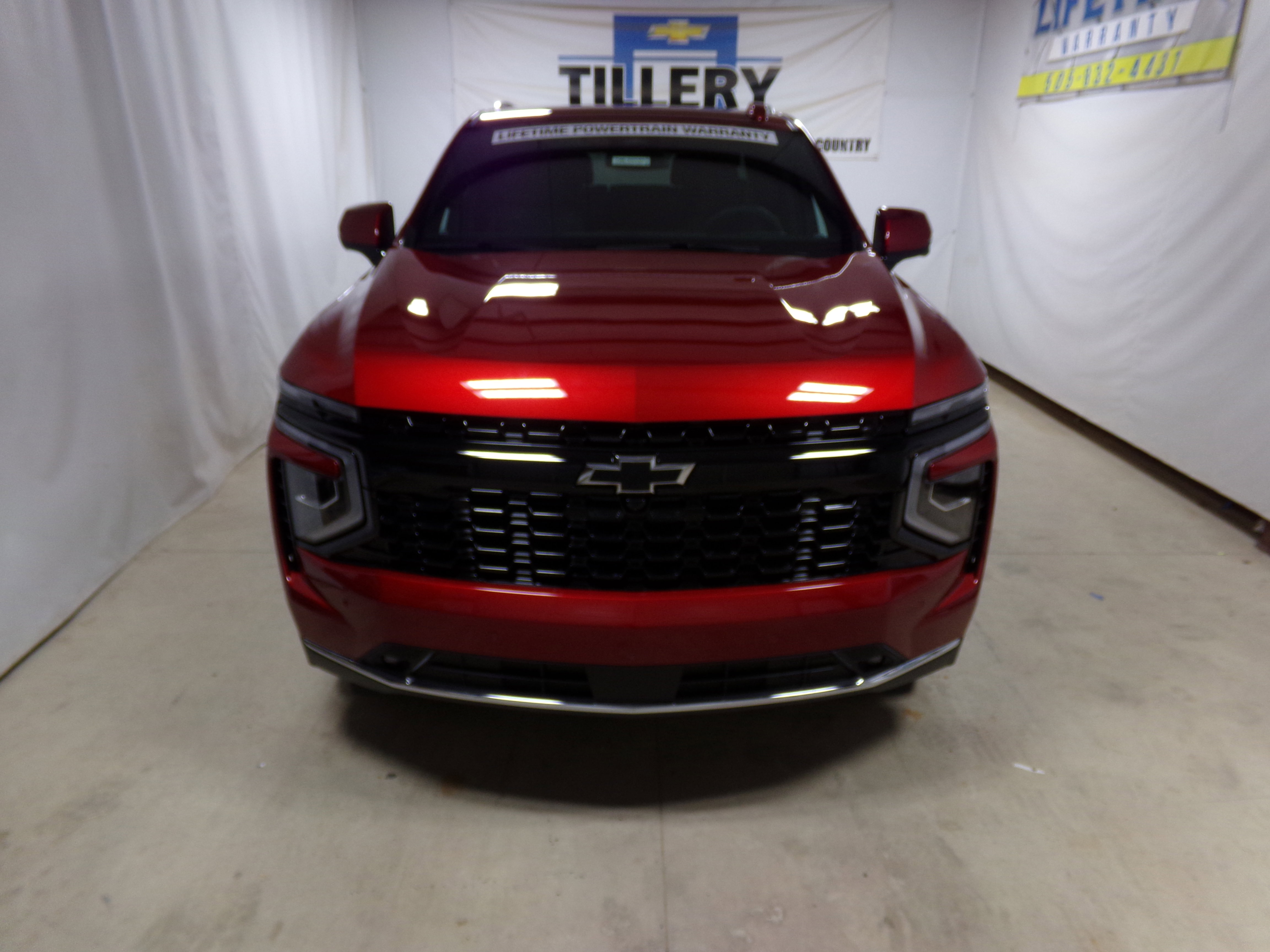 2025 Chevrolet Suburban LT photo 2