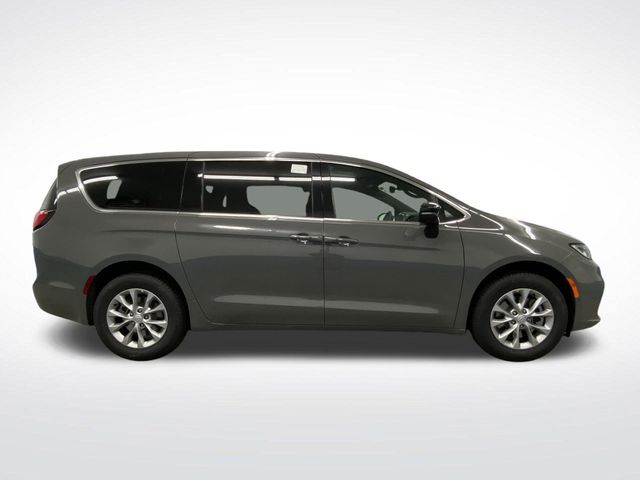 2025 Chrysler Pacifica photo 2