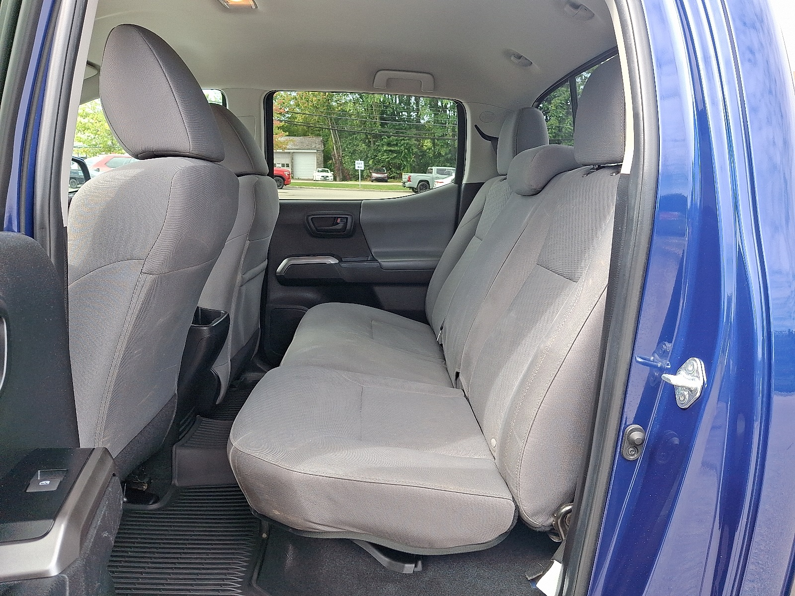 2022 Toyota Tacoma SR5 photo 11