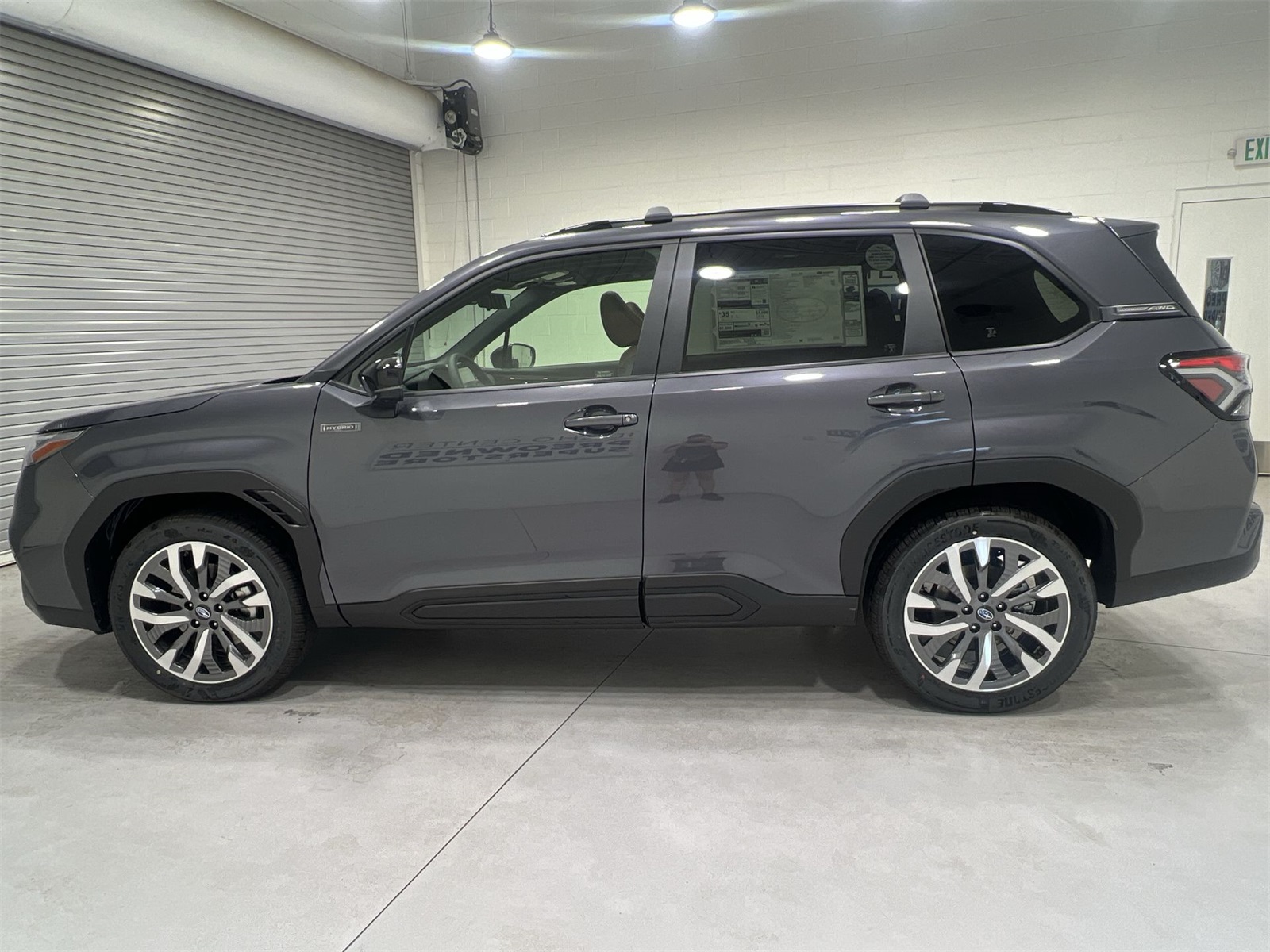 2025 Subaru Forester Touring photo 4