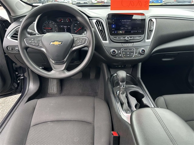 2023 Chevrolet Malibu 1LT photo 2