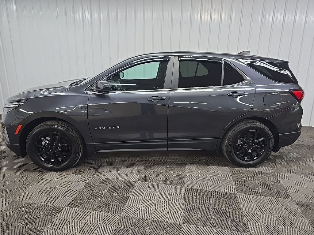 2022 Chevrolet Equinox LT photo 2