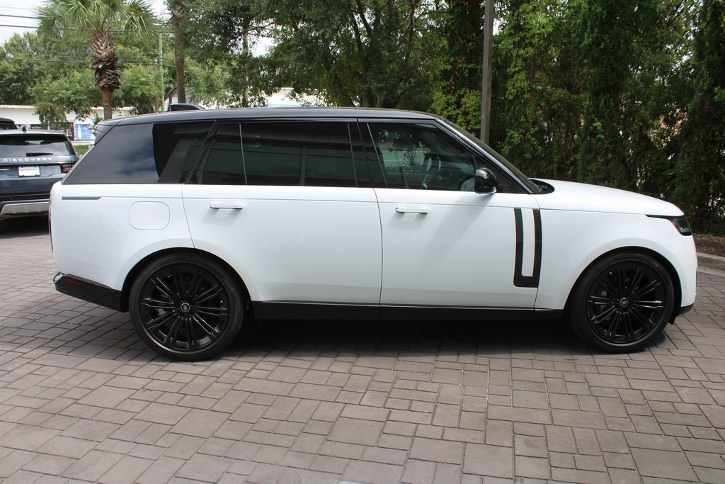 2025 Land Rover Range Rover SE photo 4