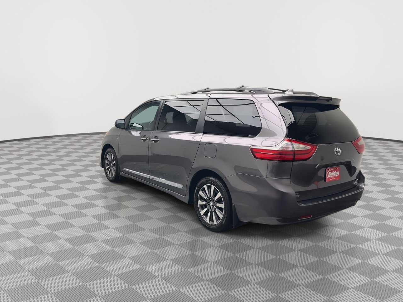 2018 Toyota Sienna XLE Premium photo 2