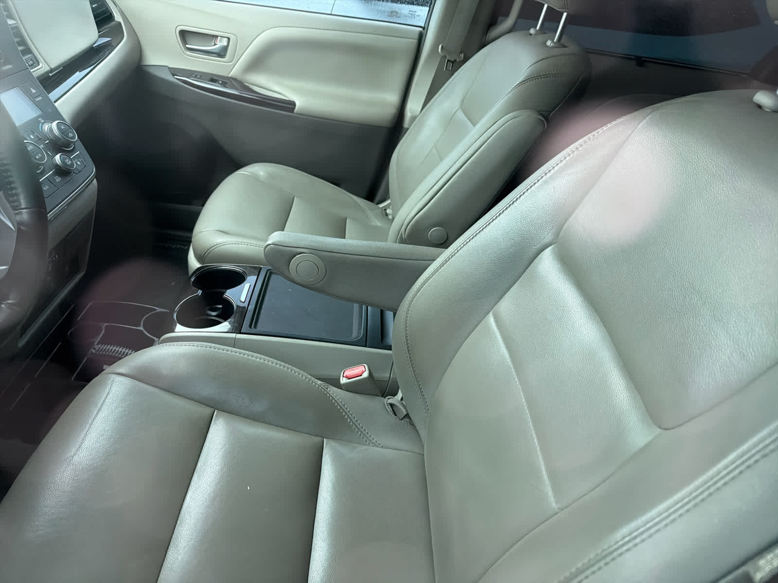 2018 Toyota Sienna XLE photo 4