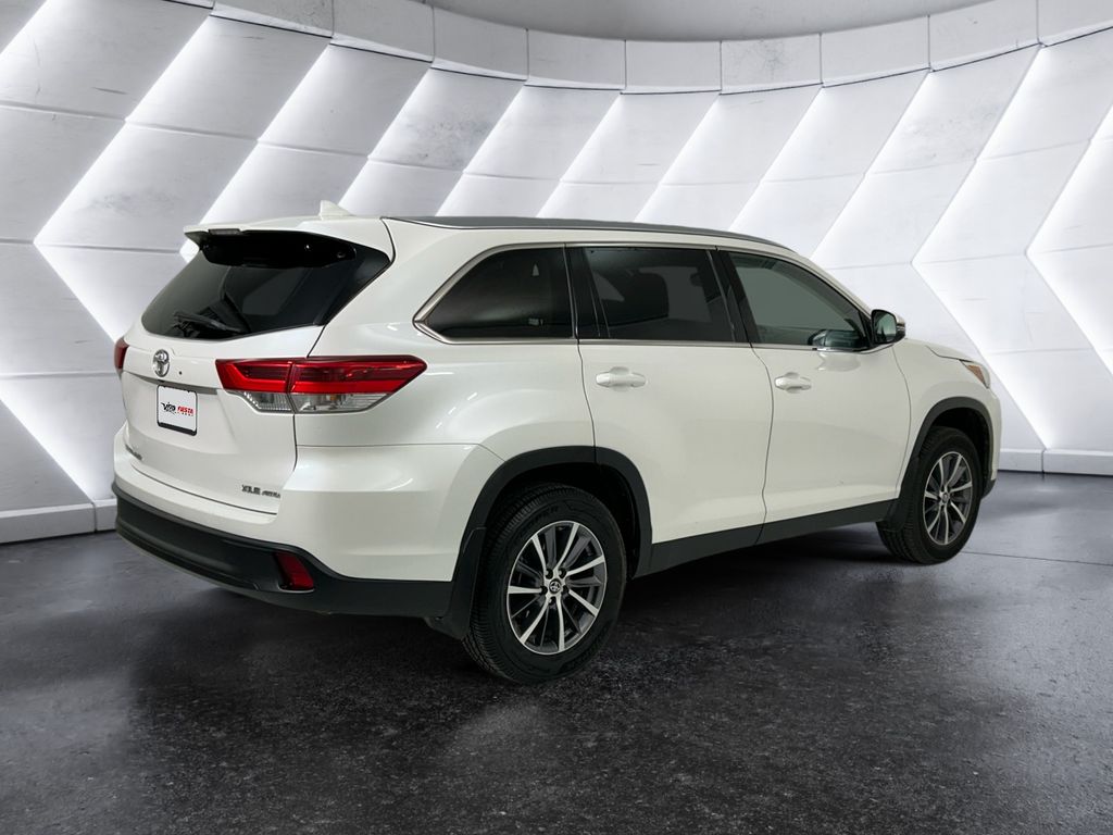 2019 Toyota Highlander XLE photo 4
