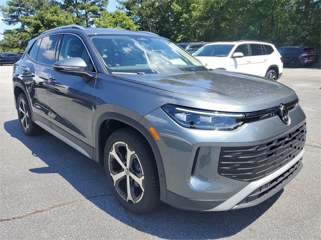 2025 Volkswagen Tiguan SE photo 3