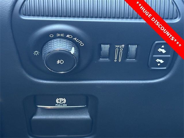 2023 Jeep Grand Wagoneer III photo 35