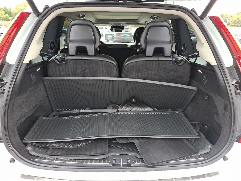 2020 Volvo XC90 T5 Momentum photo 24